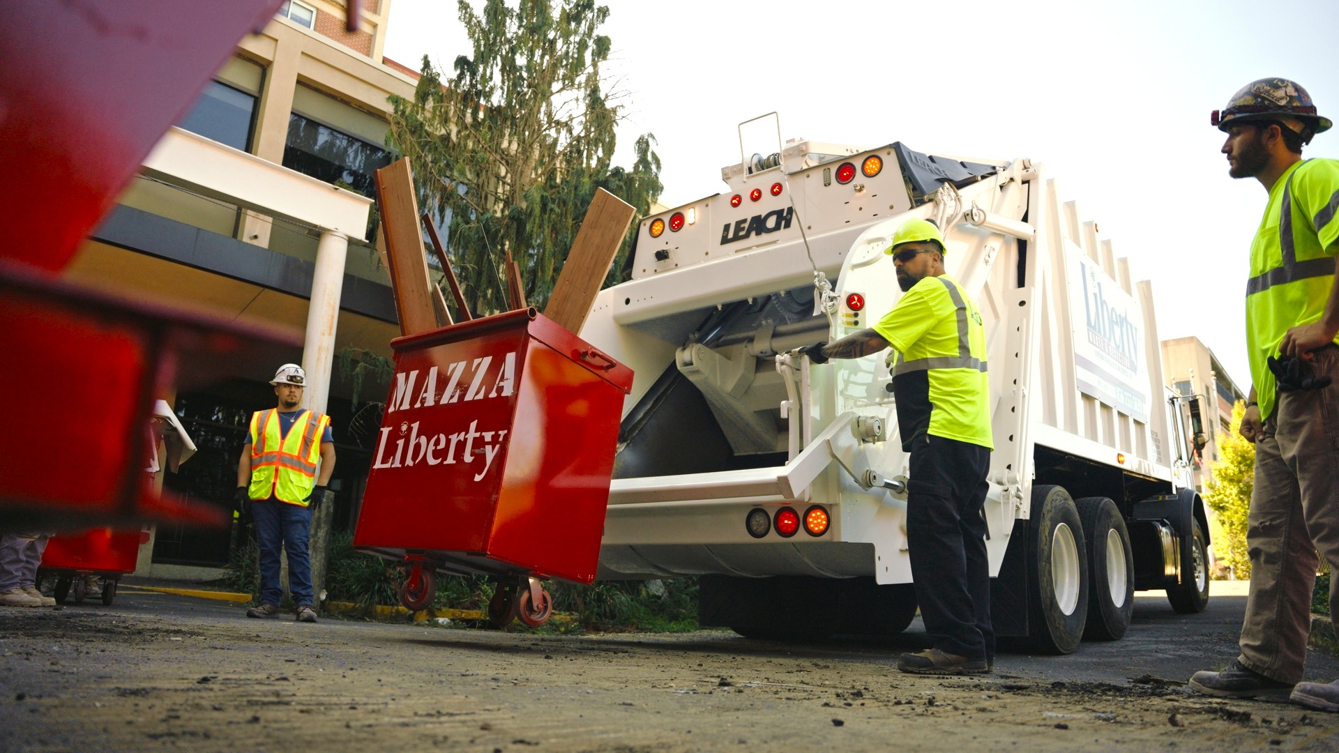 Master Tight-Space Waste: Urban Mini Dumpsters & Compaction Guide